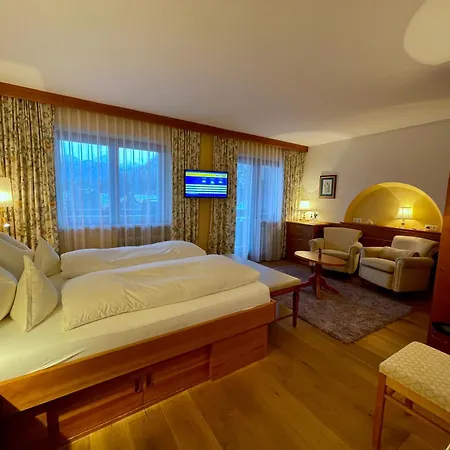 Garni Zerzer Hotel 4*