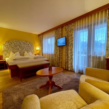 Garni Zerzer Hotel 4*
