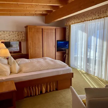 Garni Zerzer Hotel Serfaus