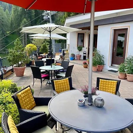 Garni Zerzer 4* Серфаус
